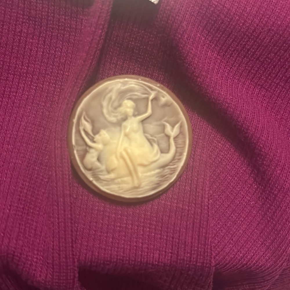 vintage Mermaid pin~~Cameo style